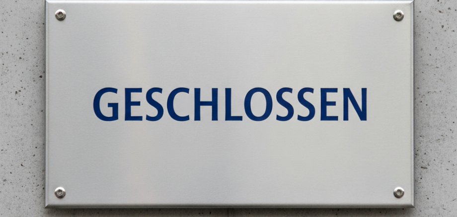 Bild mit Schild geschlossen